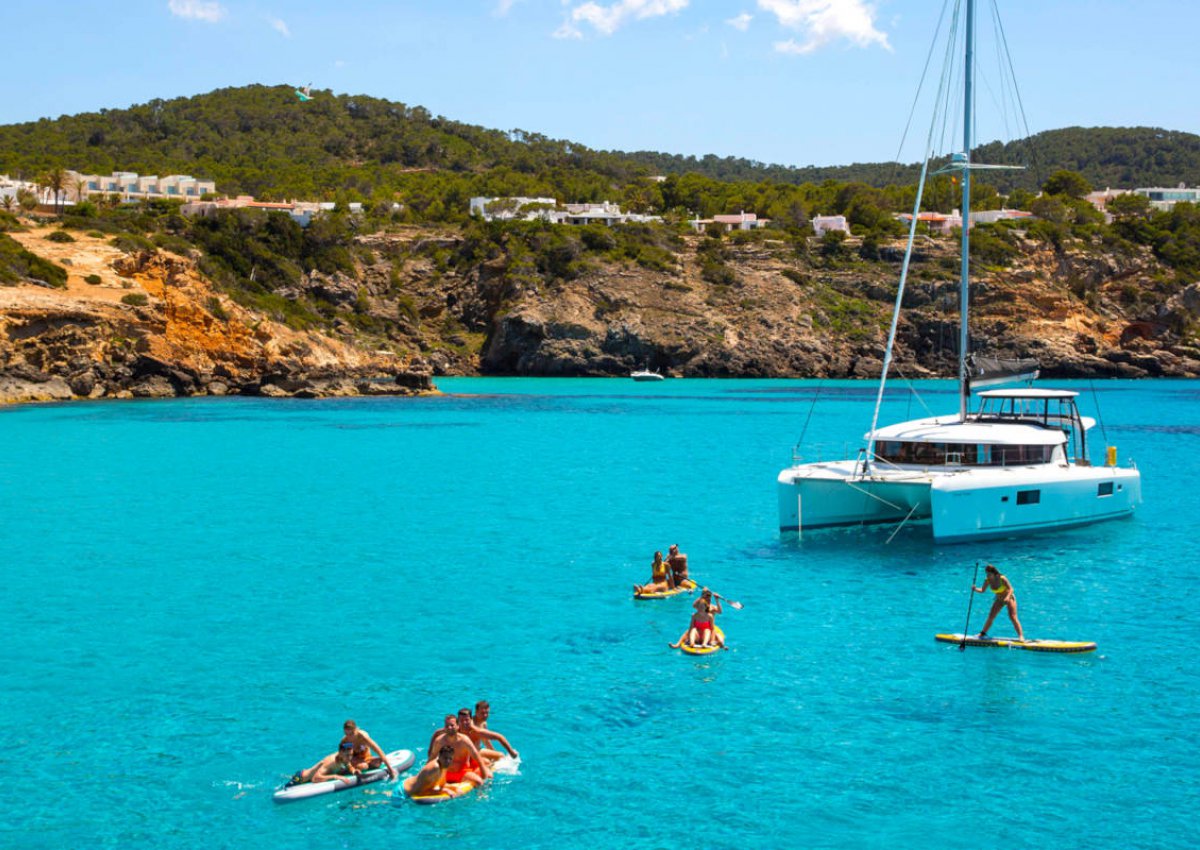 med crop coralyachting barco cala conta civitatis