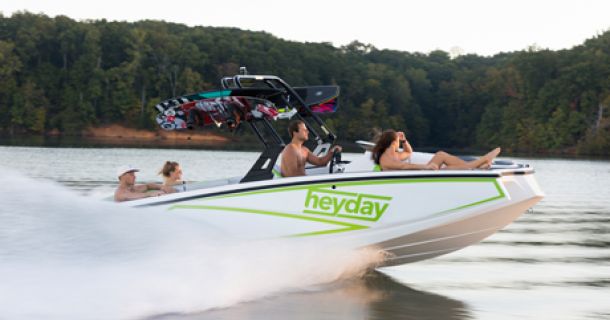 El modelo Heyday VT-1 de bayliner revoluciona el Wake