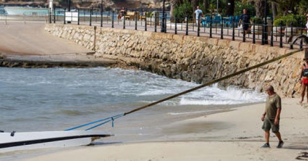 Santa Eulària reabre las playas pero mantiene la bandera roja