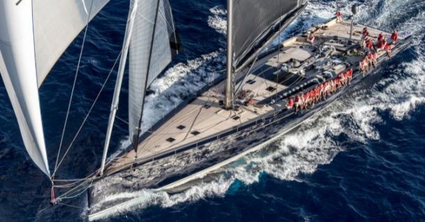 ¡SUPERYATE AL AGUA!: EL 'MY SONG' CAE POR LA BORDA DEL CARGUERO QUE LO TRANSPORTABA A IBIZA