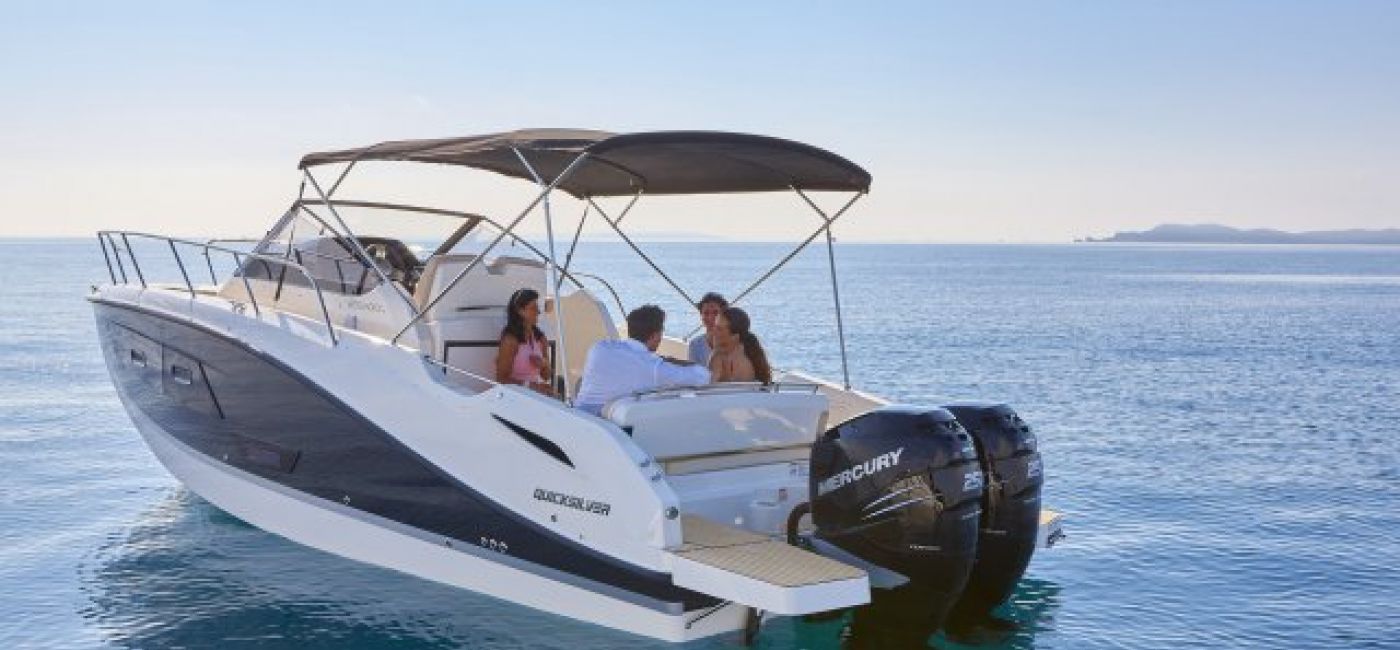 Quicksilver Activ 875 Sundeck