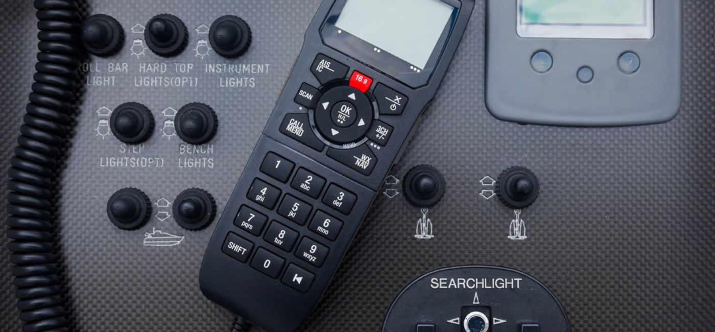 Radiocomunicaciones de emergencia en el mar - Emergency radio communications at sea