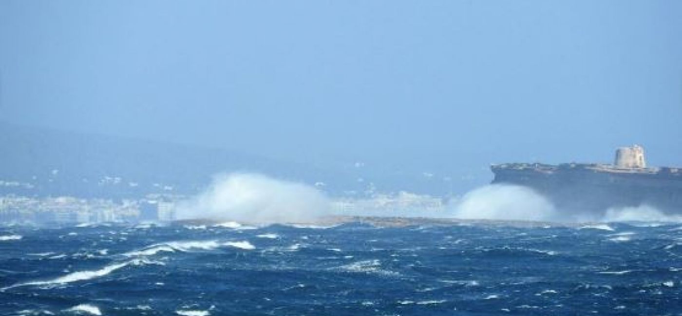 Vientos de 90 kilómetros por hora y un fuerte oleaje aíslan Formentera durante seis horas
